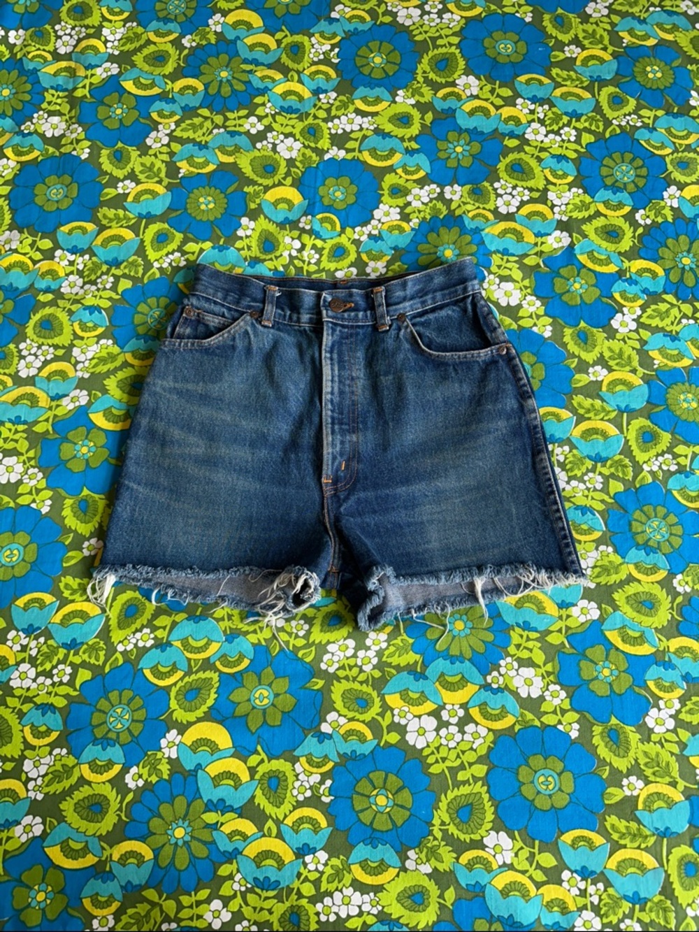 Vintage CHIC Denim 70s 80s Blue cut off Jean Shorts size 10 - Picture 12 of 16